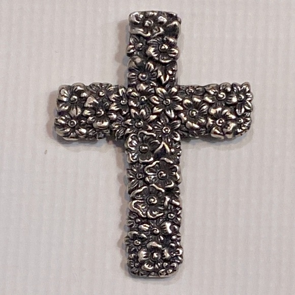 VNTG Brighton LOLA Floral Embossed Silver Cross Magnet - Picture 5 of 5